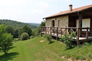 Séjournez dans les cieux d’Occitanie : Cabanes perchées et locations insolites au cœur de la nature